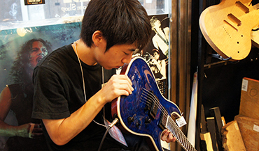 ESPギタークラフト・アカデミー大阪校　ESPカスタムショップスタッフ研修2016年度