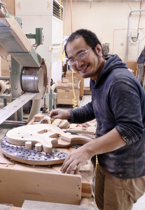 ESP新東京工場就職 横田　進（ギター製作工場）